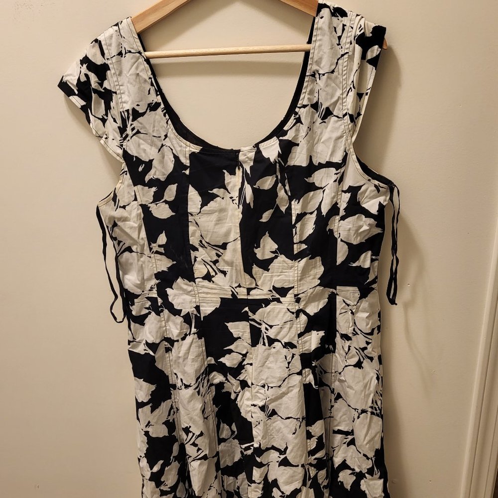 Sleeveless Fomal White and Black Rose Dress- Talbots- 16